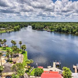 Elevated Deck! Fun-Filled Homosassa River Home