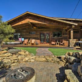 Home w/ Jacuzzi: 10 Mi to NAU & Flagstaff!, hotell i Mountainaire