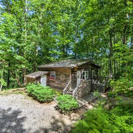 Screened Porch: ‘The Coop’ Robbinsville Cabin!