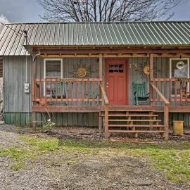 Remote Kentucky Cabin w/ Fire Pit & 2 Ponds, hotel in New Concord