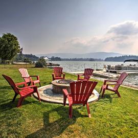 Modern Lake Lawrence Retreat w/ a Deck & Dock!, hotel sa Yelm