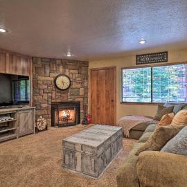 Ski-in/Ski-Out Brian Head Condo w/ Hot Tub Access!, hotell i Brian Head