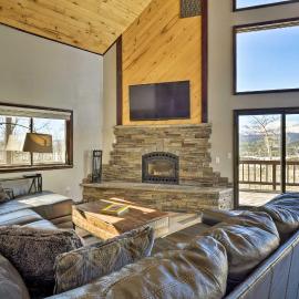 Spacious Fairplay Cabin w/ Views ~ 21 Mi to Breck!, Hotel in Fairplay