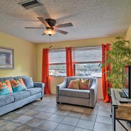 Steps to Beach! Walkable Gulf Coast Retreat, hotel in Clearwater Beach