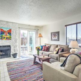 Mountain-View Albuquerque Townhome w/ Patio!, hotel in Albuquerque
