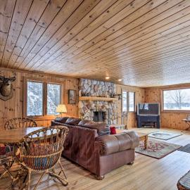 Lakefront Escape w/ Fishing Pier & Snowmobiling!, готель у місті Park Falls