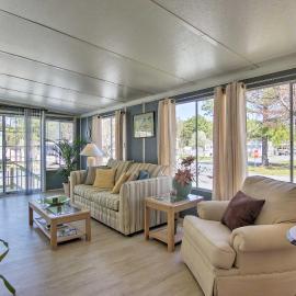 Dog Friendly! Ocean Pines 'Crabby Cottage', hotel v mestu Berlin