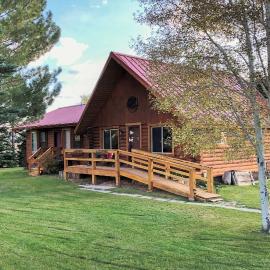 Rustic Cabin 20 Mins to Capitol Reef Nat'l Park!, hotel v destinaci Lyman