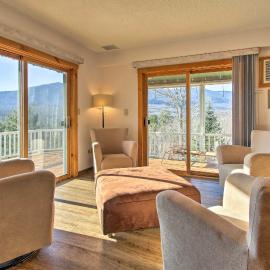 Hot Tub & Moat Mtn Views: North Conway Townhouse