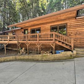 11 Mi to Apple Hill: Pollock Pines Resort Cabin, hotel en Pollock Pines