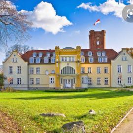Ruhig & Idyllisch - Schloss Lelkendorf - Maisonette-Apartment Ulrichshusen mit Dachterrrasse, Mecklenburger Seenplatte mit Dachterrasse, Nähe Ostsee