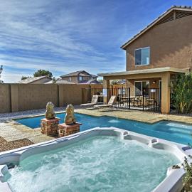 'Bella Casa' Coolidge Home w/ Pool & Hot Tub!, hôtel à Coolidge