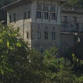 Konaku Guest house, hotel in Gjirokastër
