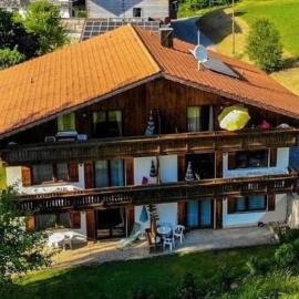 Ferienhaus Mariele, отель в городе Лоберг