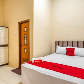 RedDoorz Syariah near Kebon Rojo Park Blitar, hotel di Karangtengah
