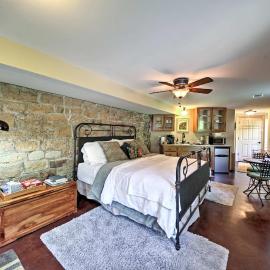 Augusta Studio at Halcyon Spa Bed & Breakfast, Hotel in Augusta