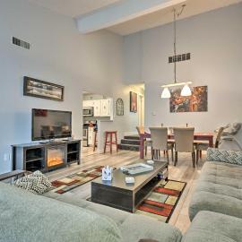 Viesnīca Near Mt Airy Casino: Mount Pocono Condo w/ Balcony pilsētā Mauntpokono