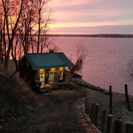 Maison sur la plage TERRE-MÈRE, hotel in Grenville-sur-la-Rouge