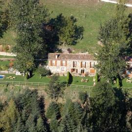 Apartamentos Rurales Les Barnedes, hotel en Molló
