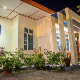 Charming Holiday Lodge, hotel di Midu
