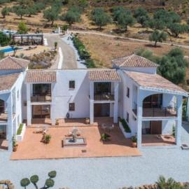 Casa Arts guest rooms, hotel sa Alcaucín