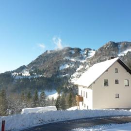 Apartments Pri Marjetki, hotel di Cerkno