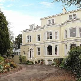 Clifton Spacious 3 Bed Apt & Parking - Simplycheckin