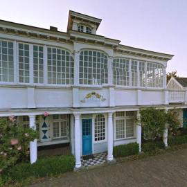 Meeuwen Manor