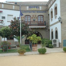 Hotel Anfiteatro Romano, hotelli kohteessa Santiponce