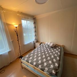 Bright and cosy place at rustic house: Vecumnieki şehrinde bir otel