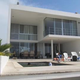 Designer´s House Beach Front Superb Ocean View Hi Speed WiFi, viešbutis mieste Telchac