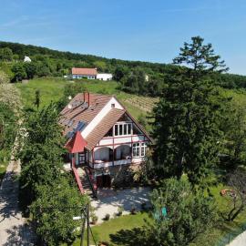 Villa Tabody, hotel a Révfülöp