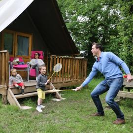 Camping le Nid du Parc, מלון בוילאר-לה-דומב