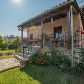 Family House with Garden, hotel di Igoumenitsa