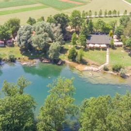Holiday resort Bela krajina - Glamping and Mobile Homes, hotel v mestu Metlika