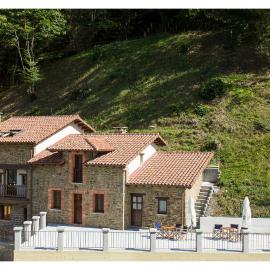 Casa Rural Manuel de Pepa Xuaca，Tuilla的飯店