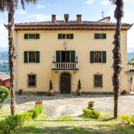 VILLA TURRI - Luxury Country & Padel Resort, Hotel in Camporgiano