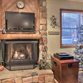 Cozy Angel Fire Condo < Half Mi to Resort!, מלון באיינג'ל פייר