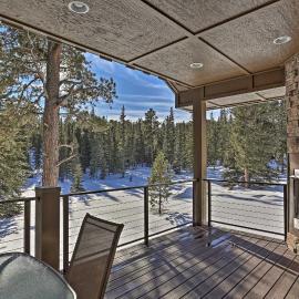 Lead Family Home w/ Hot Tub, 2 Mi to Deer Mountain、Leadのホテル