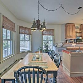 Easy Access to Beaches: Vineyard Haven House, Hotel in Vineyard Haven
