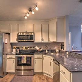 Condo w/ Sunroom, Near Downtown Hendersonville!, Hotel in Hendersonville