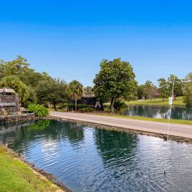 Golfer's Getaway! Modern Diamondhead Condo, hotell i Diamondhead