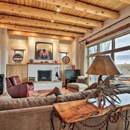 Adobe-Style Home w/ Views < 5 Mi to Santa Fe Plaza