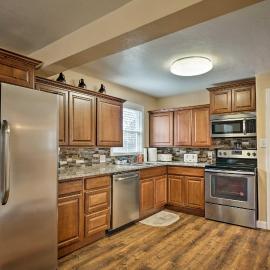 Pueblo House by Riverwalk, 2 Miles to Fairgrounds!