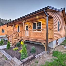 Fire Pit: Cozy Bryson City Cabin on Tuck River