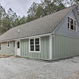 Peaceful Family Cabin on 10 Acres w/ Game Room!, hotel i Heflin