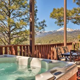 Ruidoso Condo w/ 2 Private Decks & Hot Tub!
