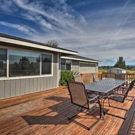 Updated Farmhouse w/ Deck on Central Oregon Canal!, hotel in Bend