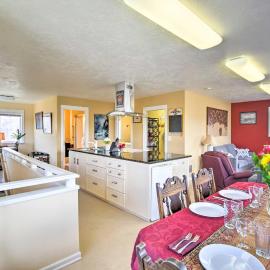 Waldport Townhome w/ Dog Run on Alsea Bay!, Hotel in Waldport