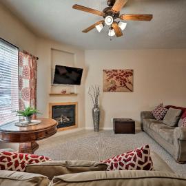 Kanab Condo w/ Pool & Patio, 30 Mi to Zion NP, hotel a Kanab